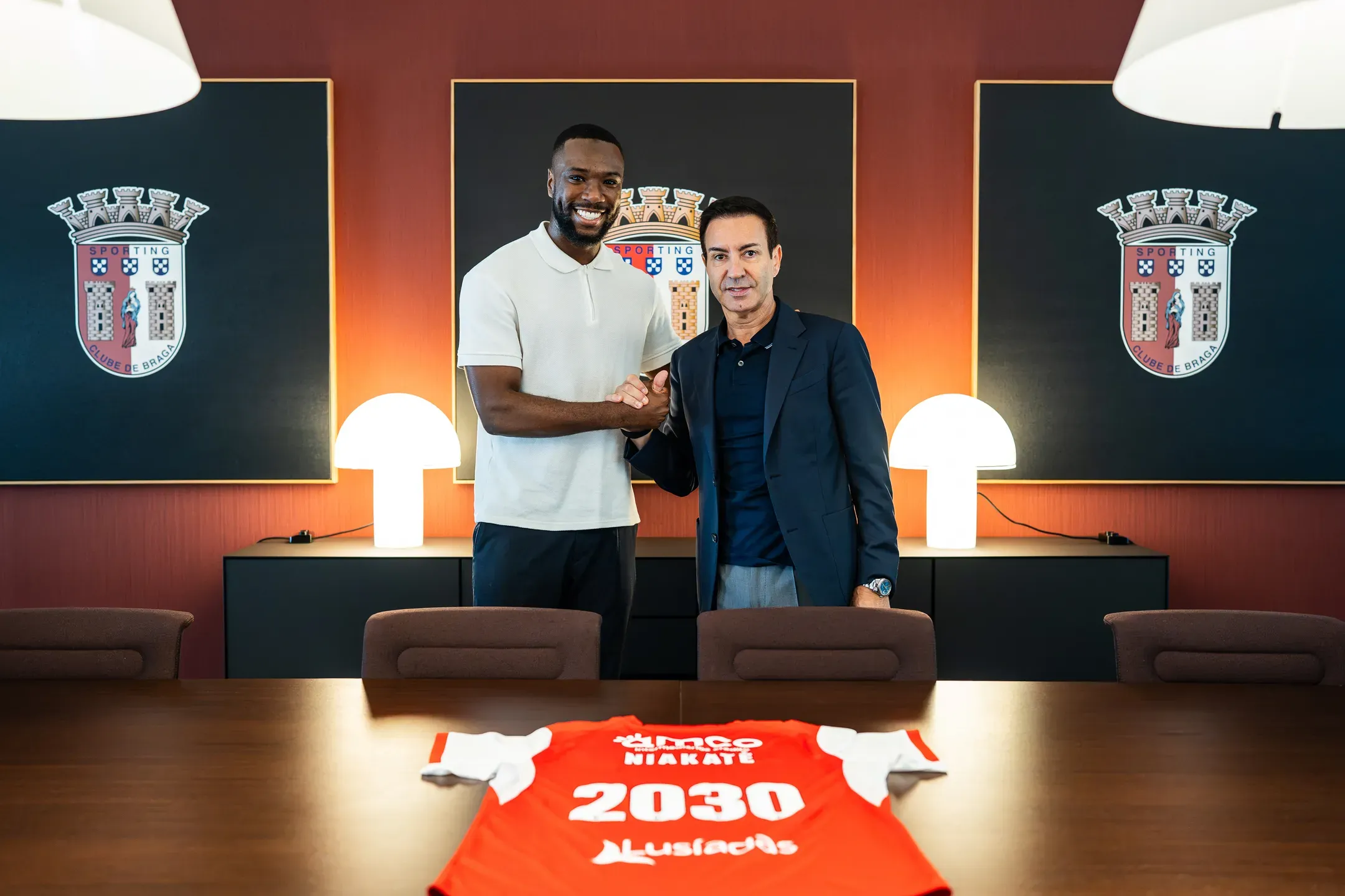 SC Braga renova com defesa-central 